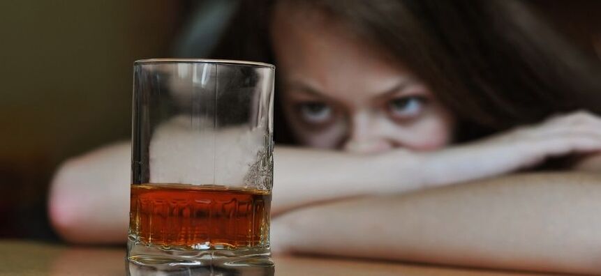 Γυναίκα που πίνει αλκοόλ πώς να σταματήσει
